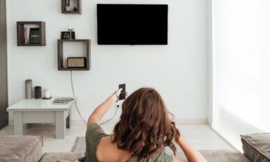 Η παρακολούθηση τηλεόρασης για μεγάλα χρονικά διαστήματα συνδέεται με υψηλότερο κίνδυνο θρόμβωσης