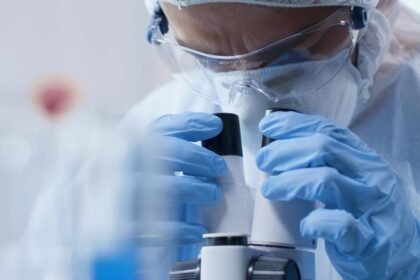 Μυελοΐνωση: Αιτίες, Συμπτώματα, Θεραπεία και Πρόληψη