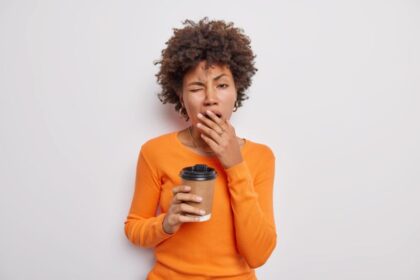 8 τρόποι να μείνουμε ξύπνιοι χωρίς καφείνη