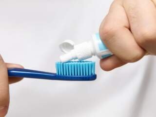 Πώς να καθαρίσετε την οδοντόβουρτσά σας.