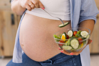 Πώς να χάσετε τα κιλά της εγκυμοσύνης μετά τον τοκετό