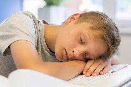 Πώς να αντιμετωπίσετε τα προβλήματα ύπνου των μεγαλύτερων παιδιών