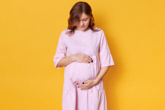 8 αιτίες που προκαλούν αέρια και φούσκωμα στην εγκυμοσύνη και 18 τρόποι για να τα αντιμετωπίσετε