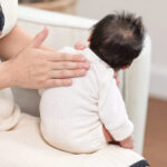 Τι προκαλεί τον λόξυγγα (ή λόξυγκα) στα μωρά