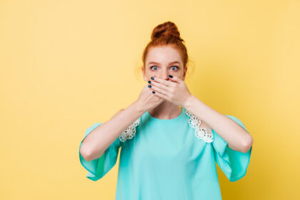 Μυρίζει η αναπνοή σας; Τι σημαίνουν οι διαφορετικές μυρωδιές;