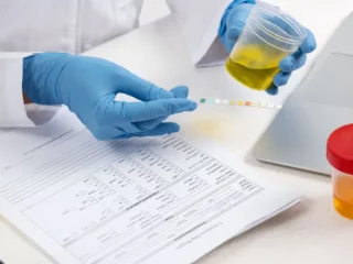 Αίμα στα ούρα (αιματουρία) στους άνδρες. 15 συνήθεις και ασυνήθιστες αιτίες αιματουρίας
