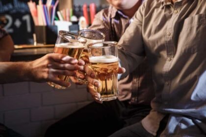 Δηλητηρίαση από αλκοόλ: Πώς να βοηθήσετε κάποιον που έχει πιει πολύ σε μια βραδινή έξοδο