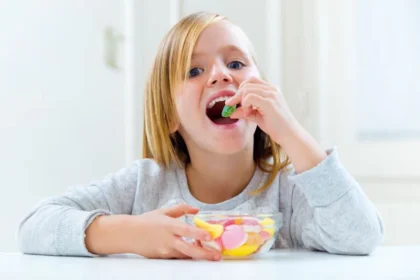 Τι μπορείτε να κάνετε στην περίπτωση που το παιδί σας τρώει πολλή ζάχαρη
