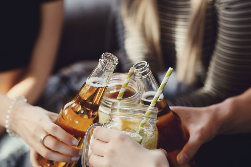 Η ανάμειξη των αλκοολούχων ποτών προκαλεί hangover;