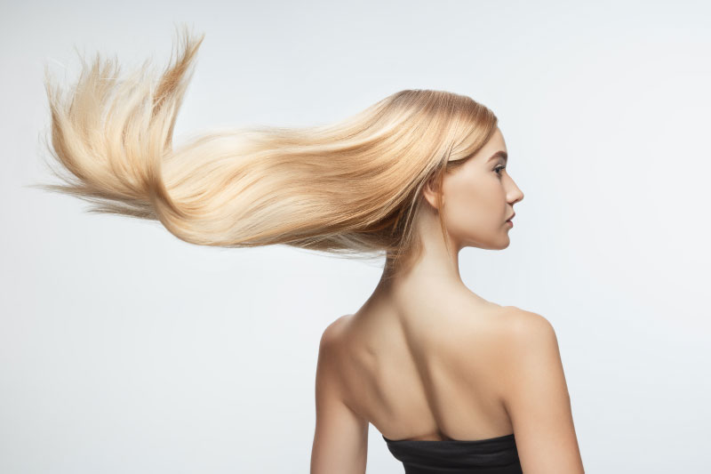 Πώς να κάνετε τα μαλλιά σας να γίνουν πιο πυκνά στην αίσθησή τους