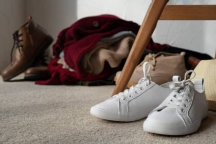 Κάνει να φοράμε τα παπούτσια στο σπίτι;