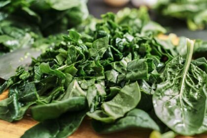 7 λόγοι για τους οποίους πρέπει να τρώτε περισσότερο σπανάκι