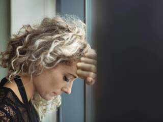 Στην κατάθλιψη δεν νοσεί μόνο το μυαλό και η διάθεσή μας. Τα σωματικά συμπτώματα της κατάθλιψης