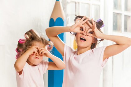 paragontes pou epireazoyn tin anaptyxi tou paidiou 1