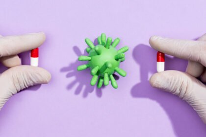 "Επιδημία" και "πανδημία" είναι δύο λέξεις που περιγράφουν την εξάπλωση μιας ασθένειας. Η λέξη "επιδημία" χρησιμοποιείται για να περιγράψει μια ασθένεια που έχει ξεφύγει από τον έλεγχο και εξαπλώνεται ενεργά.