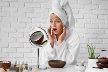 Συμβουλές απολέπισης που θα βοηθήσουν το δέρμα που εμφανίζει ακμή