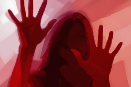 Η ενδοοικογενειακή βία αφορά πρότυπα συμπεριφοράς που χρησιμοποιούνται για την κατάκτηση και τη διατήρηση της εξουσίας και του ελέγχου επί του συντρόφου.