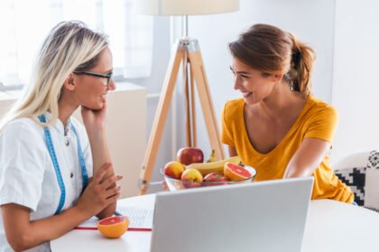 Σύμφωνα με προκαταρκτικές έρευνες, ορισμένα αντιοξειδωτικά μπορούν να βοηθήσουν στη μείωση των βλαβερών επιδράσεων της υπεριώδους ακτινοβολίας.