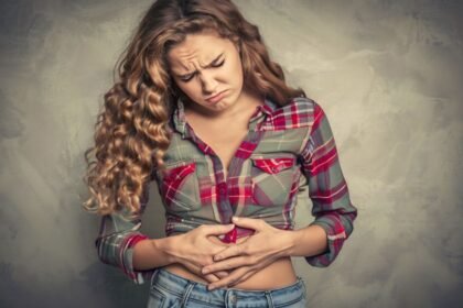 Η χρόνια ναυτία παρουσιάζεται όταν η ναυτία είναι συνεχής ή έρχεται και φεύγει για αρκετές ημέρες ή και περισσότερο.