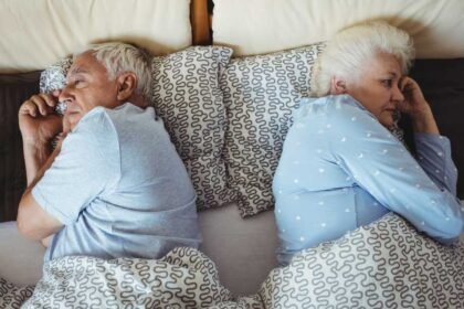 Η άνοια είναι μια μη αναστρέψιμη απώλεια της εγκεφαλικής λειτουργίας που επηρεάζει τη μνήμη, τη γλώσσα, την επίλυση προβλημάτων και άλλες γνωστικές λειτουργίες.