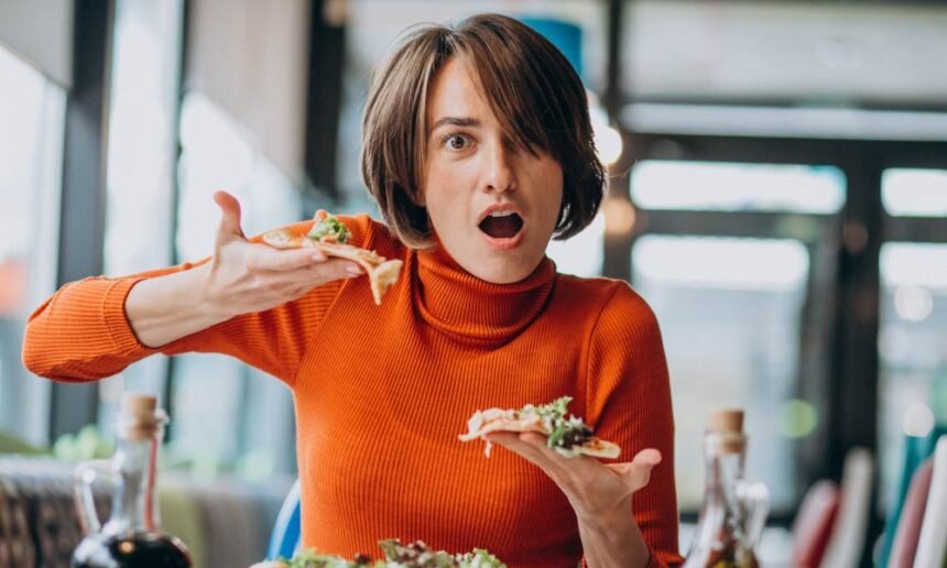 Γιατί το παρακάνουμε με το φαγητό και τρώμε υπερβολικά;