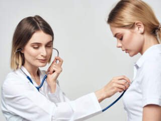Τα ακροαστικά είναι ένας όρος που χρησιμοποιείται για να περιγράψει ασυνήθιστους ήχους που ακούγονται κατά την ακρόαση των πνευμόνων με στηθοσκόπιο.